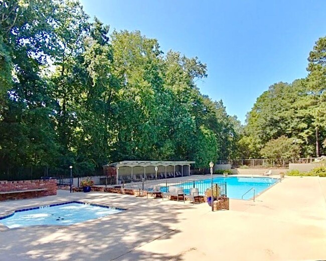 Building Photo - 3125 Colonial Way