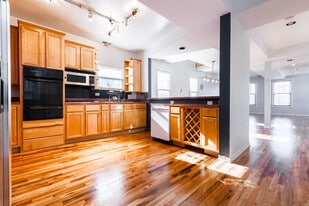 Building Photo - 1645 N Ashland Ave