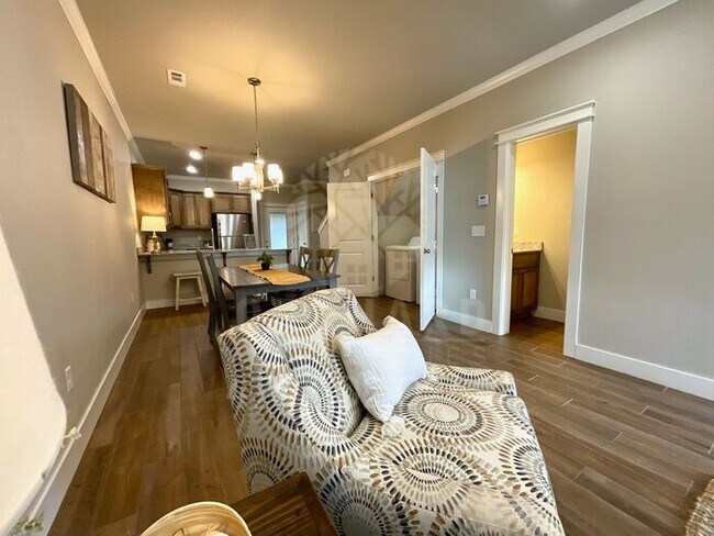 Building Photo - EP 4 | Townhome in Siloam Springs!