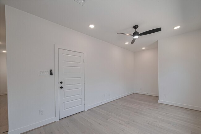 Building Photo - 1350 W 24th St
