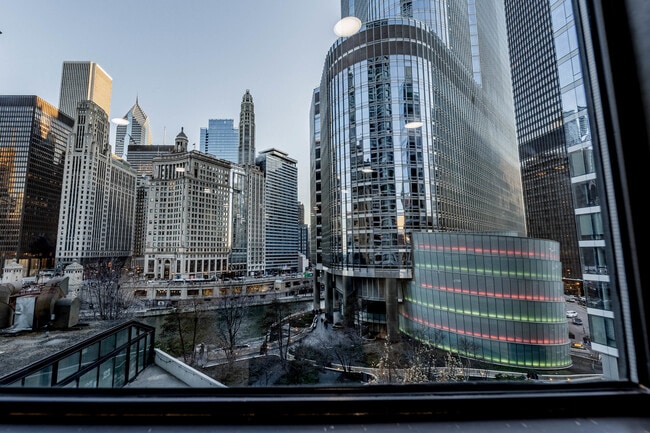 Building Photo - 405 N Wabash Ave