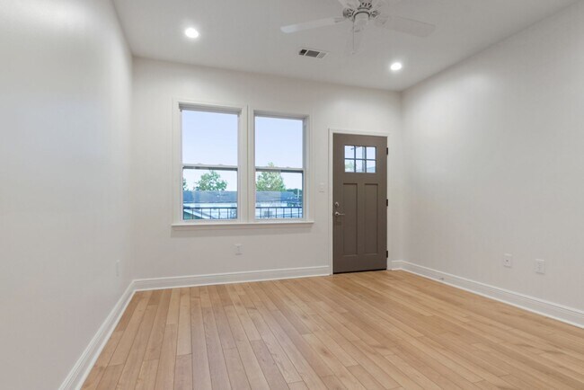 Building Photo - Newly renovated 2BD/2.5BA with off street parking and private yard.