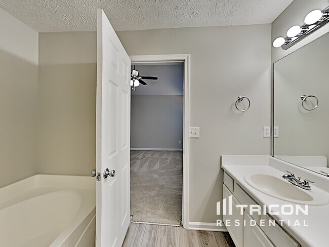 Building Photo - 2487 Archwood Way