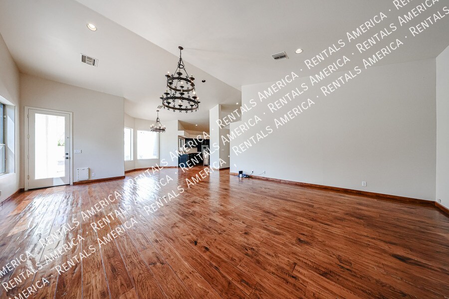 Building Photo - 3525 E Equestrian Trail