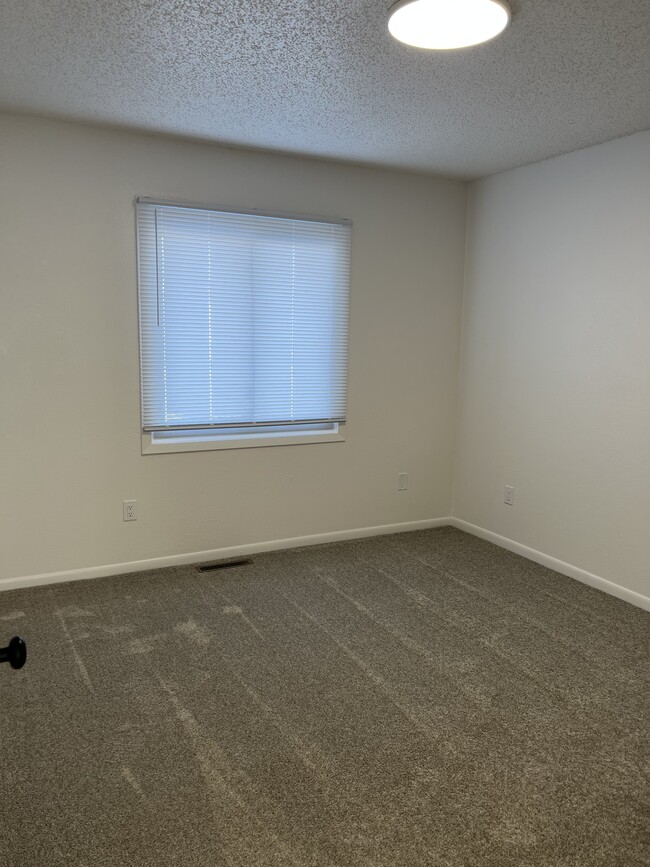 Building Photo - 5324 Jennifer Dr