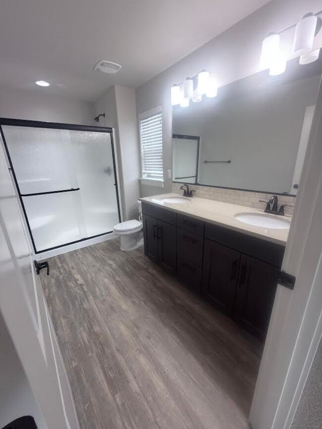 Building Photo - Charming and Sophisticated