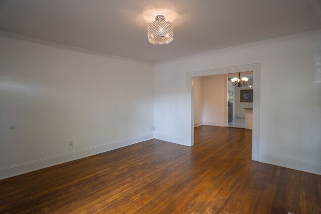 Building Photo - Updated Heights Home with 3 Bedrooms