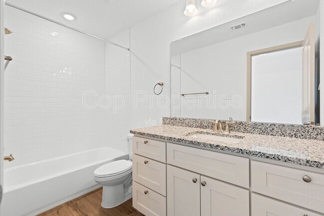 Building Photo - 7523 Gramercy Wy