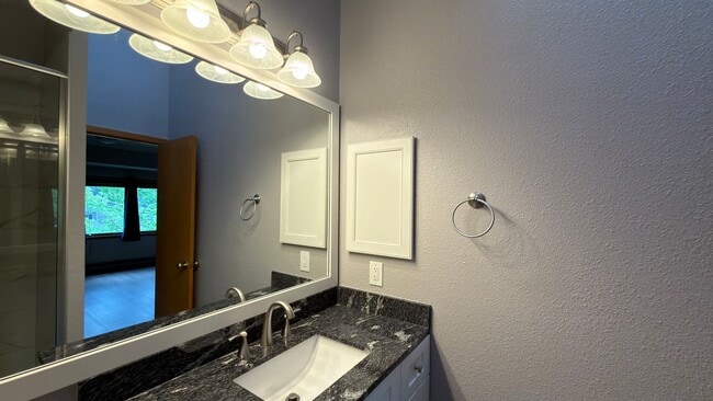Building Photo - Great Townhome in Mid Town Fort Collins