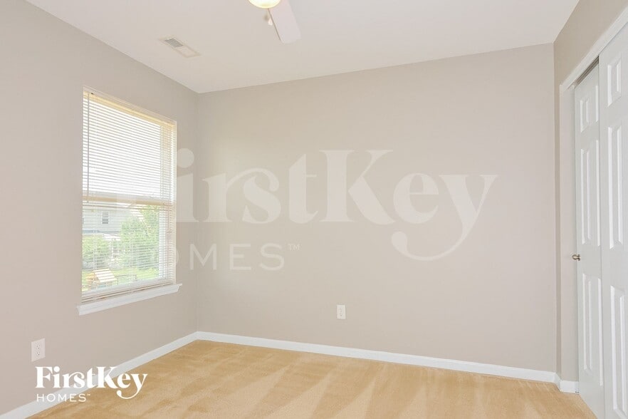 Building Photo - 229 Greengate Dr