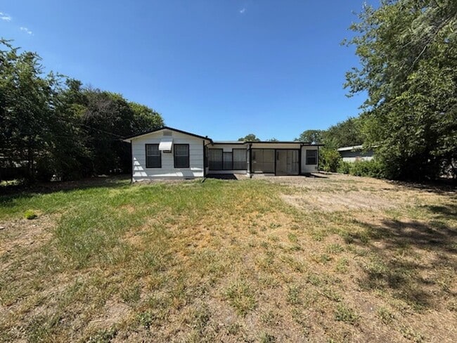 Building Photo - Huge Yard Front and Back over .39 acres 4 ...