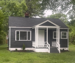 Building Photo - 1024 Halsey Ln