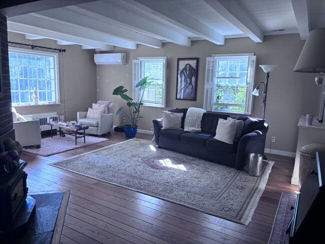 Building Photo - 19 Duncaster Ln