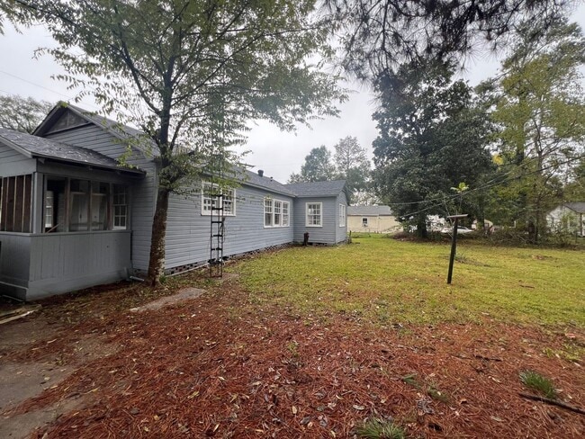 Building Photo - 3-bedroom, 1-bath home available in Opelousas