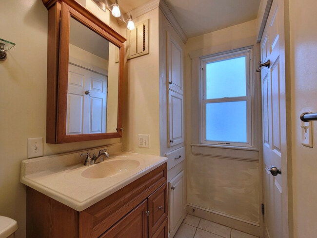 Building Photo - 271 W Main St