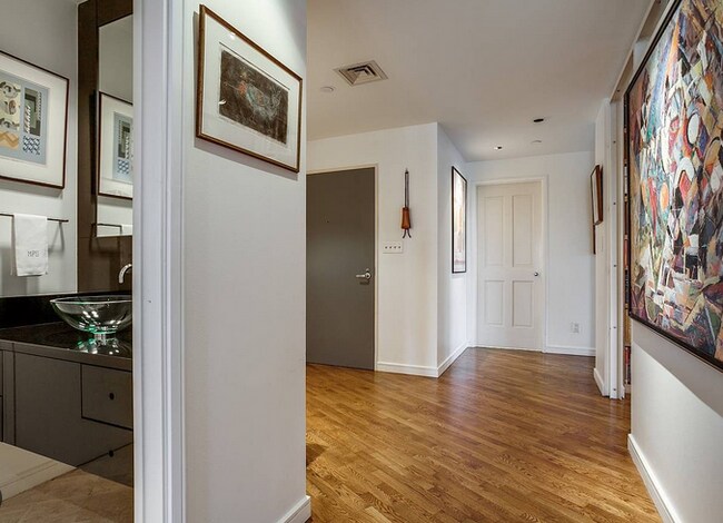 Building Photo - 200 Patterson-812,2