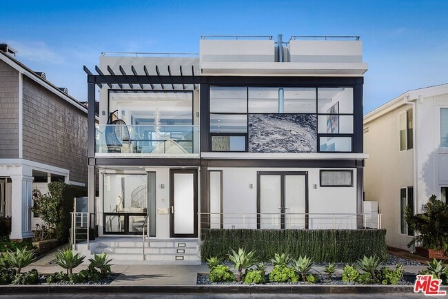 Building Photo - 2105 E Balboa Blvd