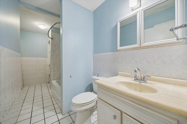 Building Photo - 6621 Westview Dr