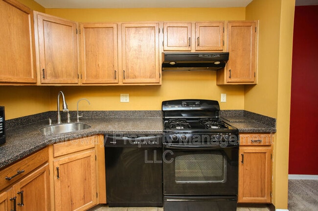 Building Photo - 315 Steeplechase Ct