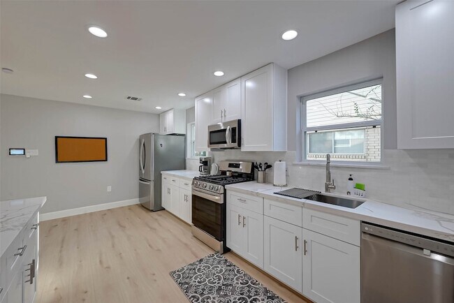 Building Photo - 5522 Caversham Dr