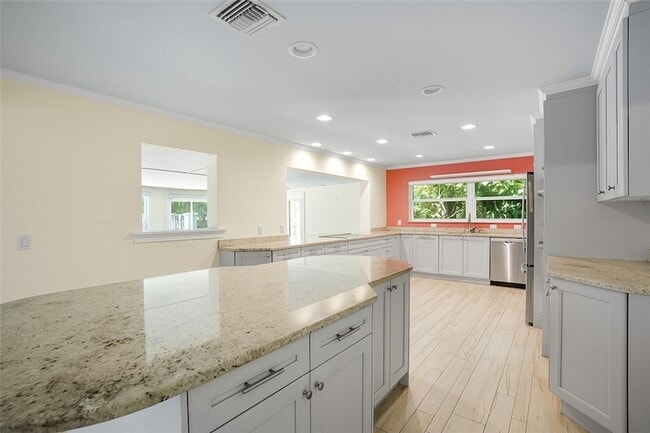 Building Photo - 500 Gardenia Ln