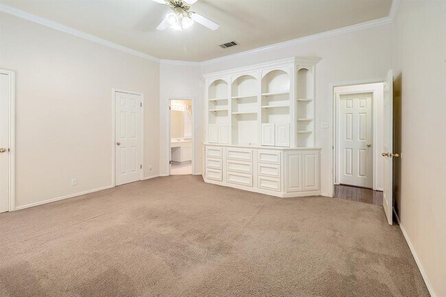 Building Photo - 9401 Caracas Dr