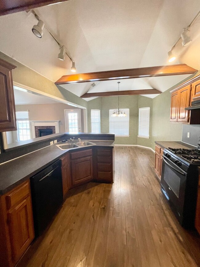 Building Photo - BIXBY SCHOOLS!! Charming Home w/fireplace.