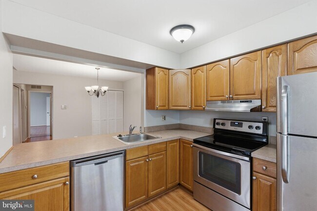 Building Photo - 321B Delancey Pl