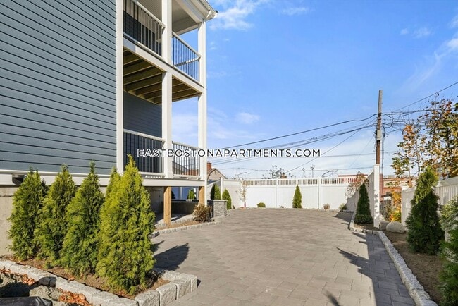 Building Photo - 120 St Andrew Rd