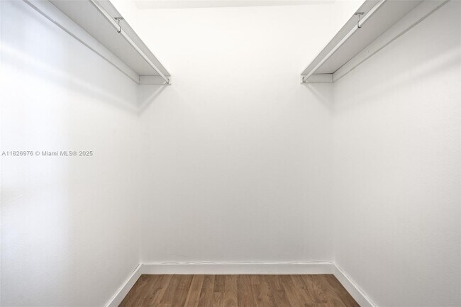 Building Photo - 20350 W Country Club Dr