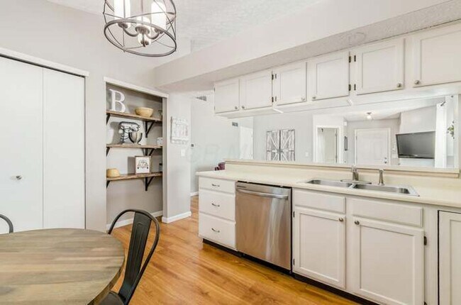 Building Photo - 3539 Westbay Dr