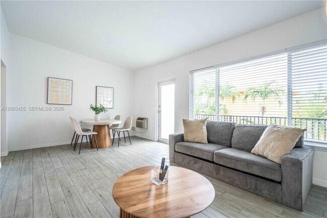 Building Photo - 1750 S Treasure Dr