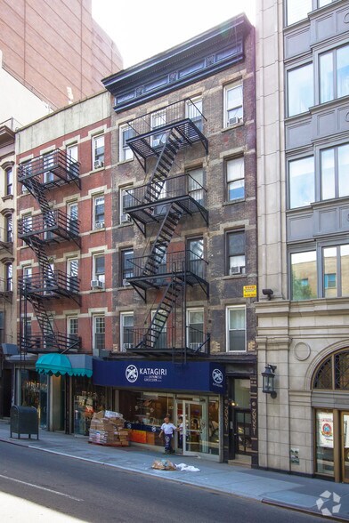 Primary Photo - 224 E 59th St