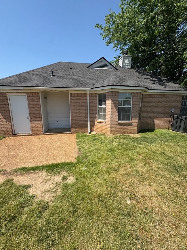 Building Photo - 5384 Farm Ridge Dr