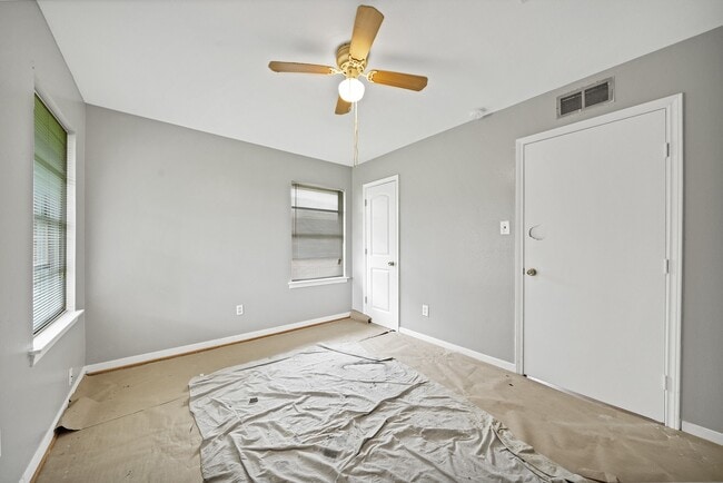 Building Photo - 9953 Mango St