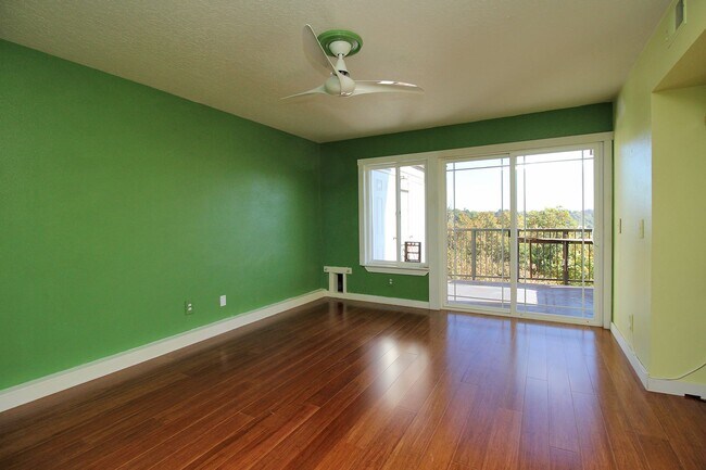 Building Photo - 7545 N Edgewater St