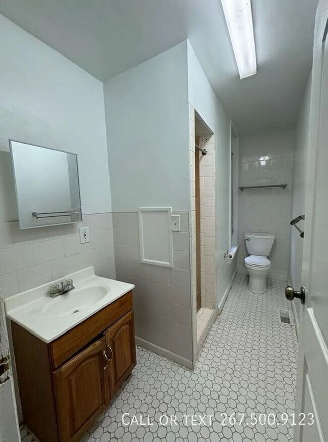 Building Photo - 236 Buckingham Pl