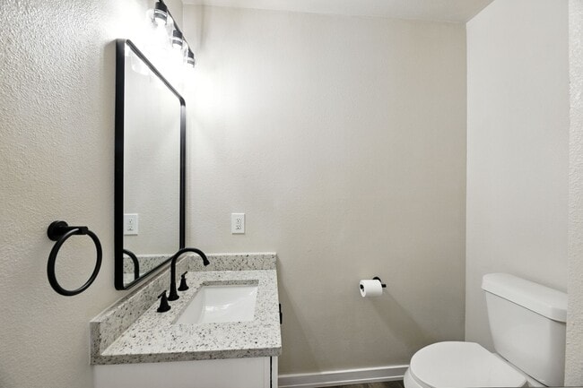 Building Photo - 3933 Brook Hollow Dr