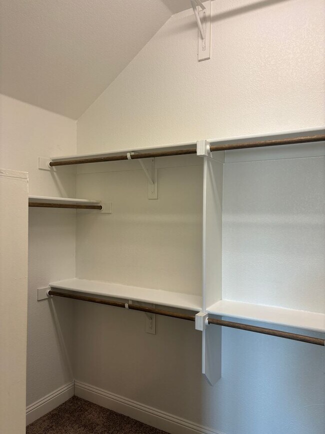 Building Photo - Beautiful 3/2/2 Minutes from Sherman's Town Center!