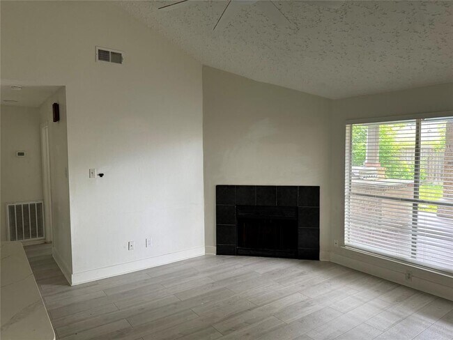 Building Photo - 3723 Westmeadow Dr