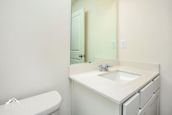 Building Photo - 3094 Calcutta St