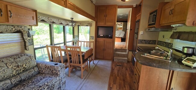 Building Photo - 1 Bed 1 Bath camper