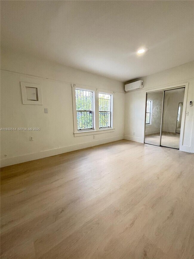 Building Photo - 2035 NW 26th St