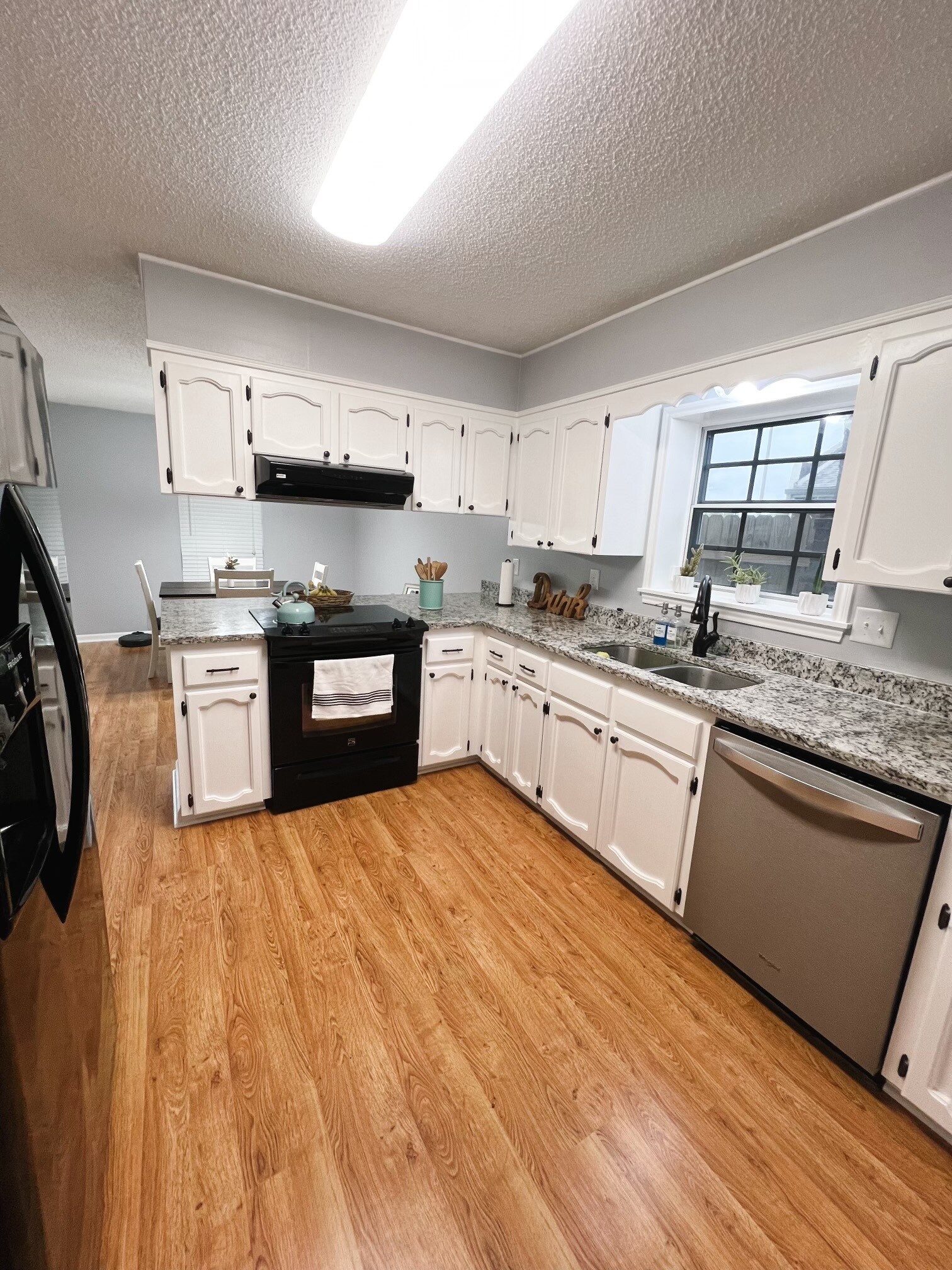 Building Photo - 200 Turtle Creek Dr