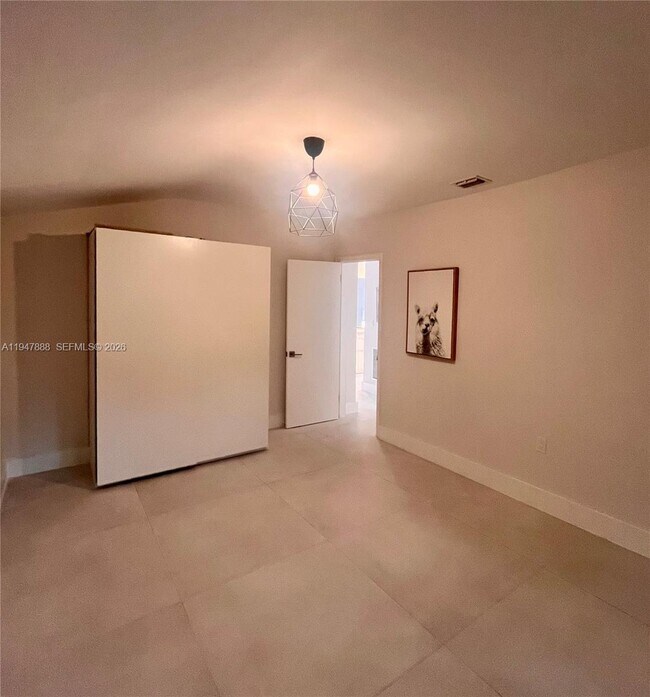 Building Photo - 337 SW 23rd Rd