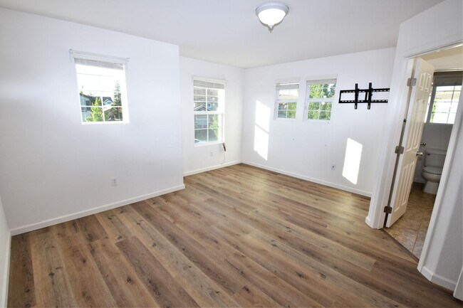 Building Photo - 3814 Black Butte Rd