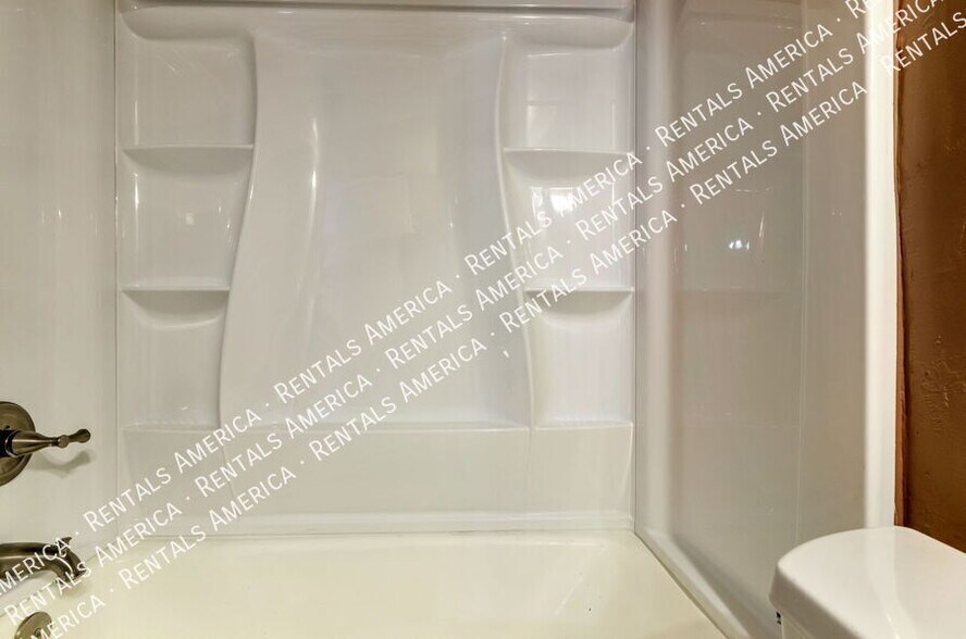 Building Photo - 55 N Cherry Ave