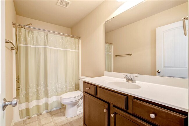 Building Photo - Updated Home with Fenced Yard in Massey Preserve