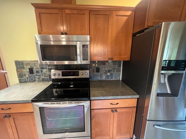 Building Photo - Cozy 2 Bedroom in Charming Everett Neighbo...