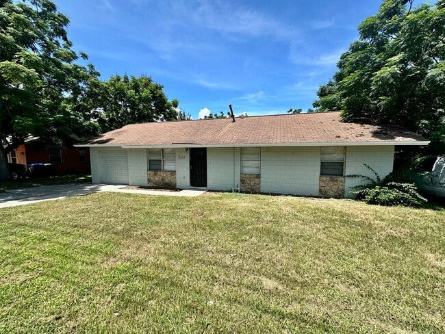 Primary Photo - Charming 3-Bedroom Home in Apopka!